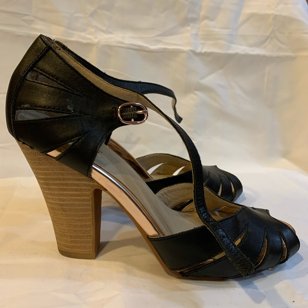 Seychelles Black/Rose Gold Heels Size 8.5